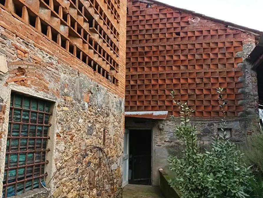 Immagine 7 di Deposito in vendita  a Capannori