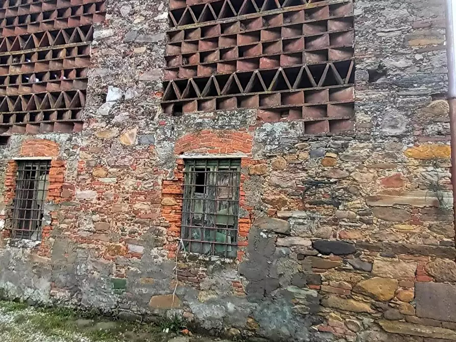 Immagine 5 di Deposito in vendita  a Capannori