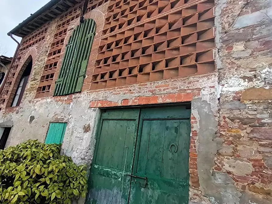 Immagine 3 di Deposito in vendita  a Capannori