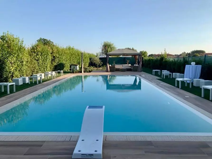 Immagine 1 di Villa in vendita  a San Giuliano Terme