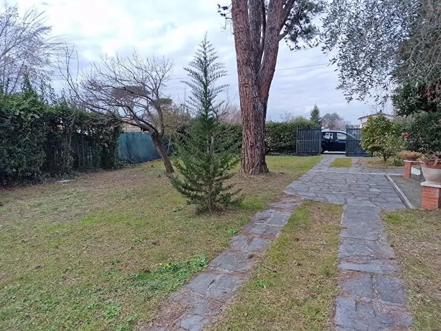 Immagine 3 di Porzione di casa in vendita  a Carrara