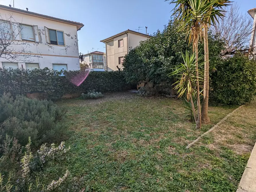 Immagine 8 di Villa in vendita  a Rosignano Marittimo