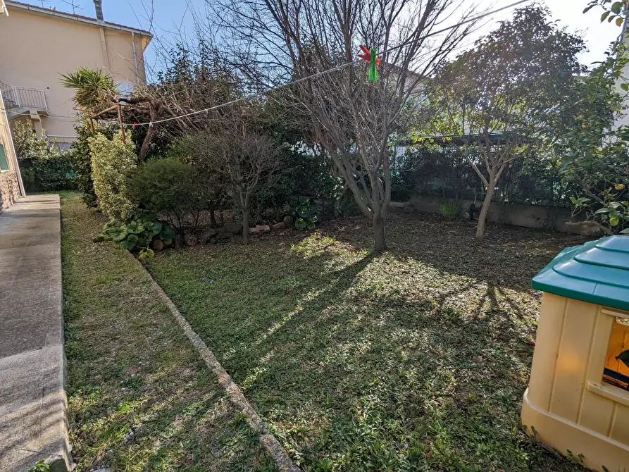 Immagine 9 di Villa in vendita  a Rosignano Marittimo