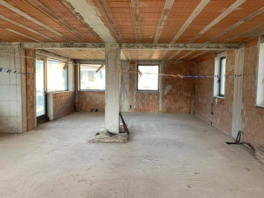 Immagine 2 di Locale commerciale in affitto  a Coreglia Antelminelli