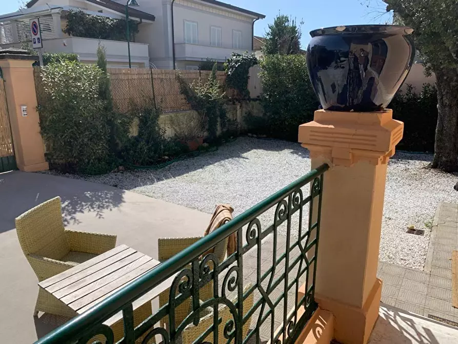 Immagine 13 di Villa in affitto  a Forte Dei Marmi