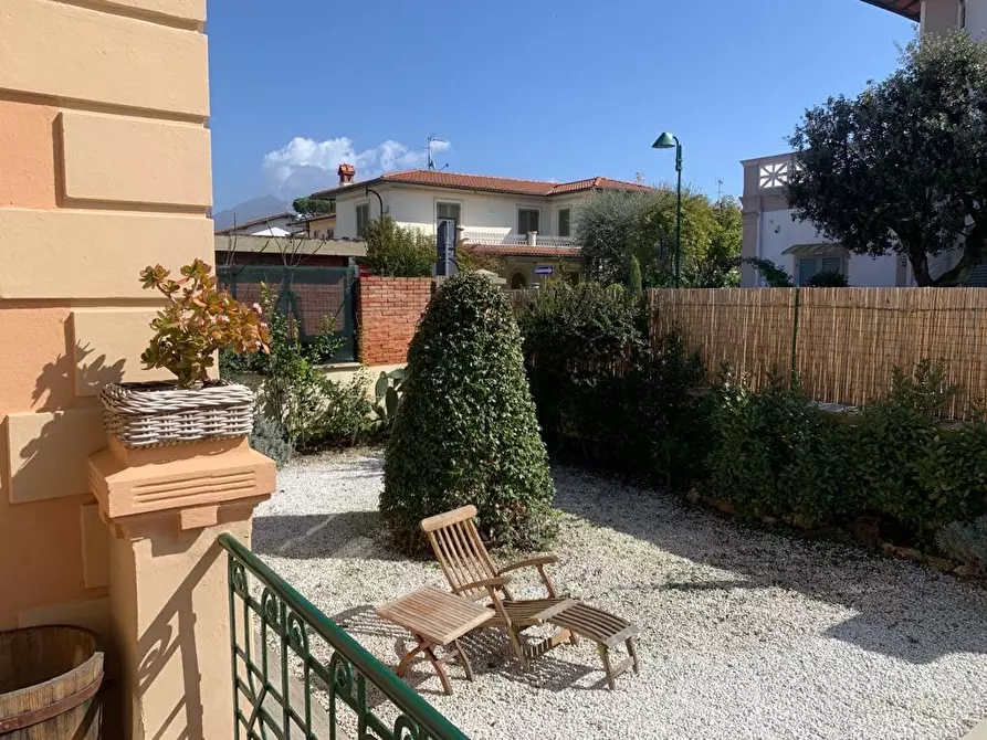 Immagine 12 di Villa in affitto  a Forte Dei Marmi
