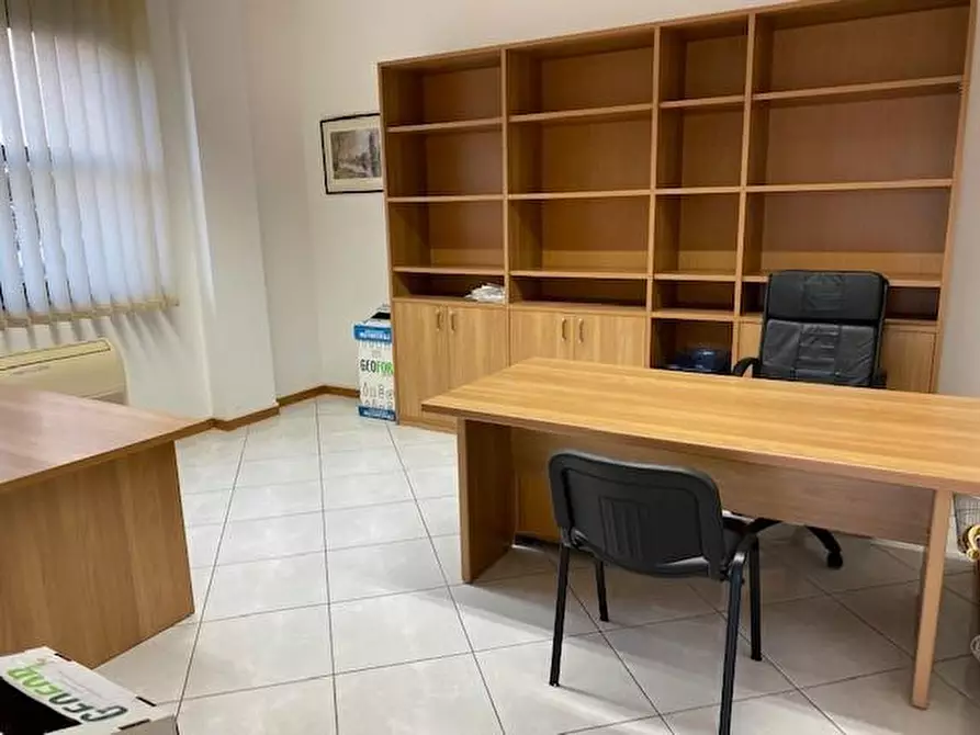 Immagine 4 di Ufficio in vendita  a Pisa