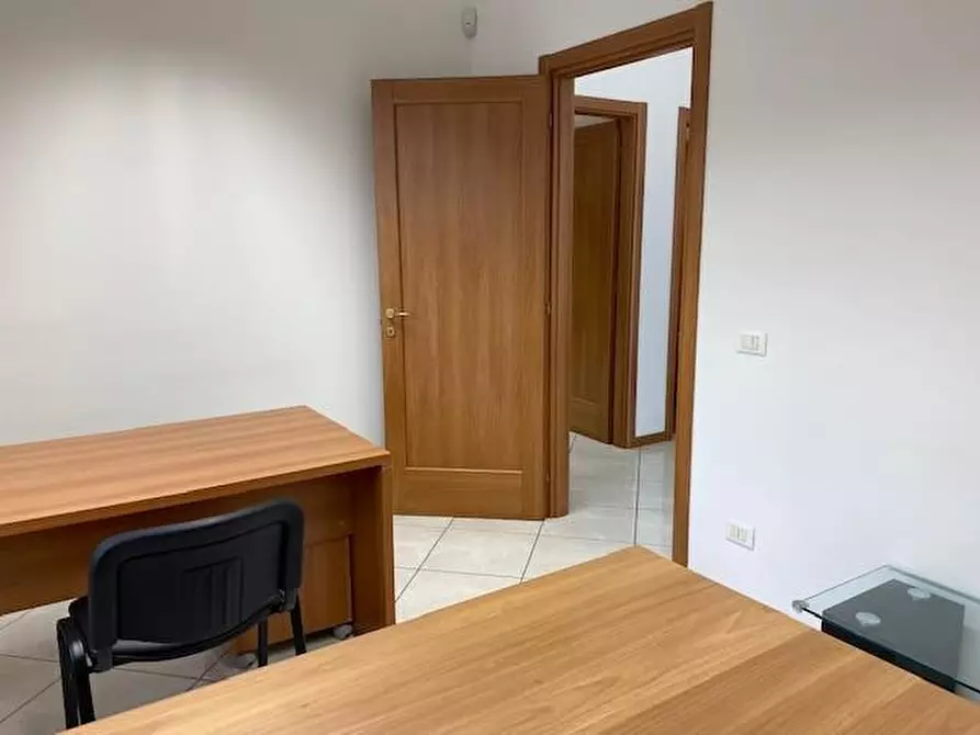 Immagine 11 di Ufficio in vendita  a Pisa