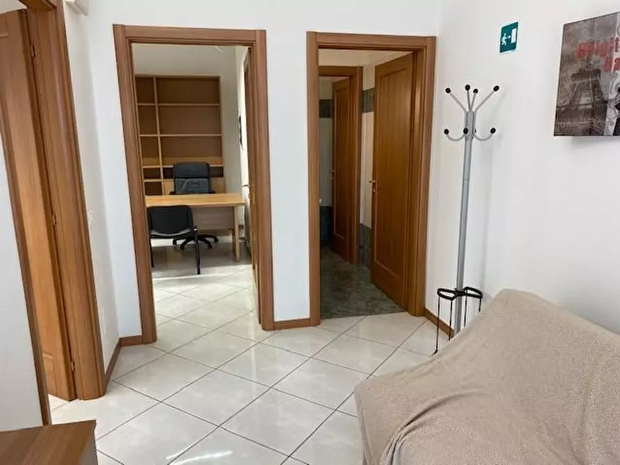 Immagine 2 di Ufficio in vendita  a Pisa