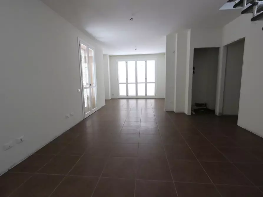 Immagine 2 di Mansarda in vendita  a Pontedera