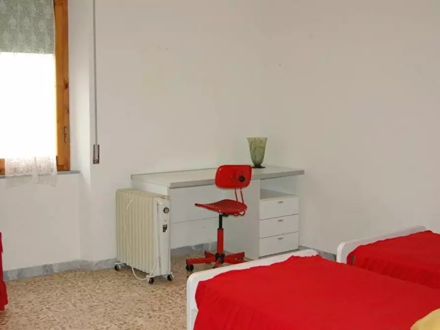 Immagine 2 di Appartamento in vendita  a Monticiano