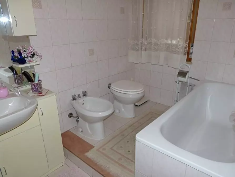 Immagine 10 di Appartamento in vendita  a Siena