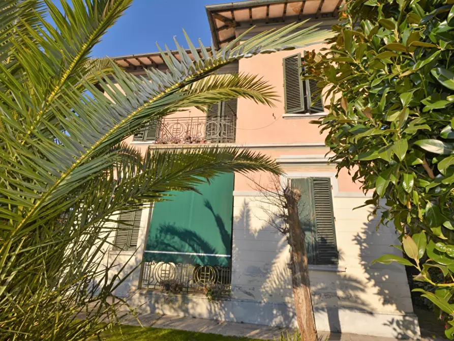 Immagine 20 di Villa in vendita  a Lucca