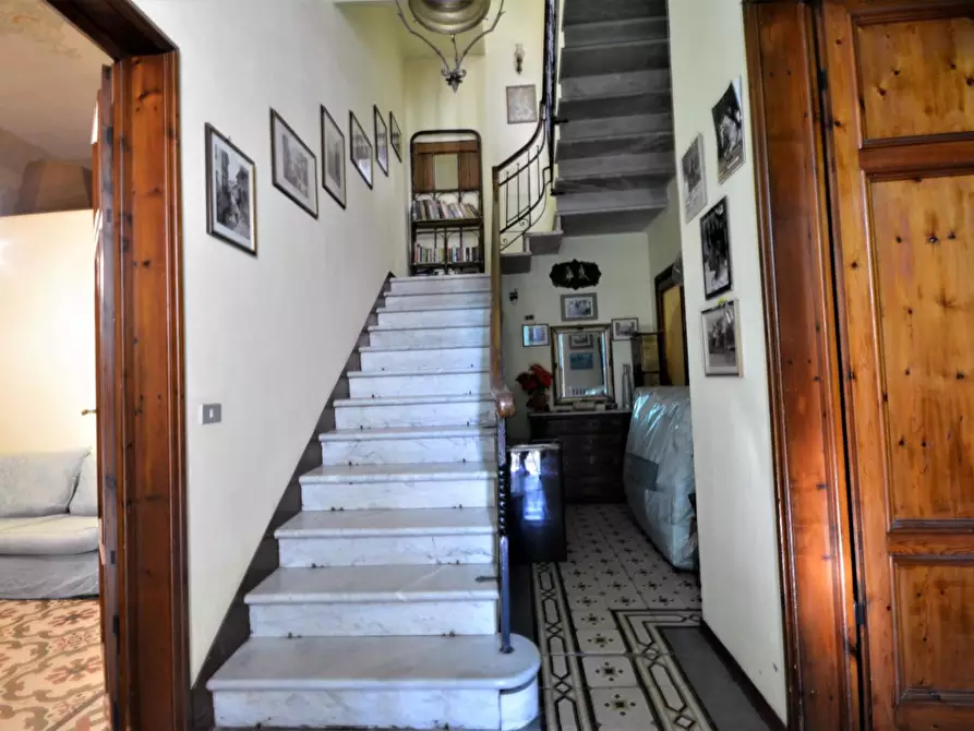Immagine 7 di Villa in vendita  a Lucca