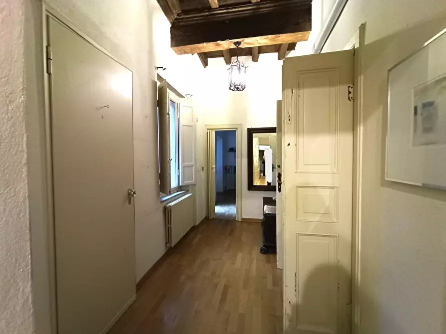 Immagine 4 di Appartamento in vendita  a Lucca