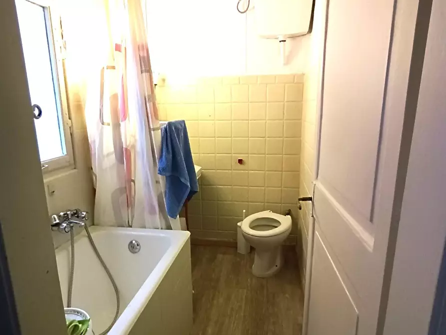 Immagine 26 di Appartamento in vendita  a Lucca