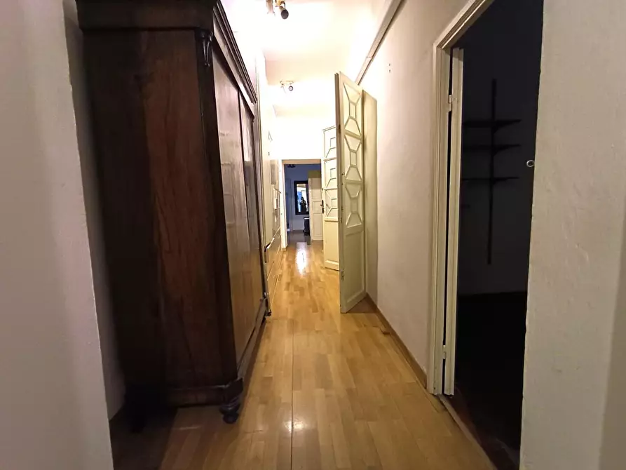 Immagine 13 di Appartamento in vendita  a Lucca