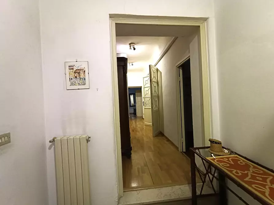 Immagine 14 di Appartamento in vendita  a Lucca