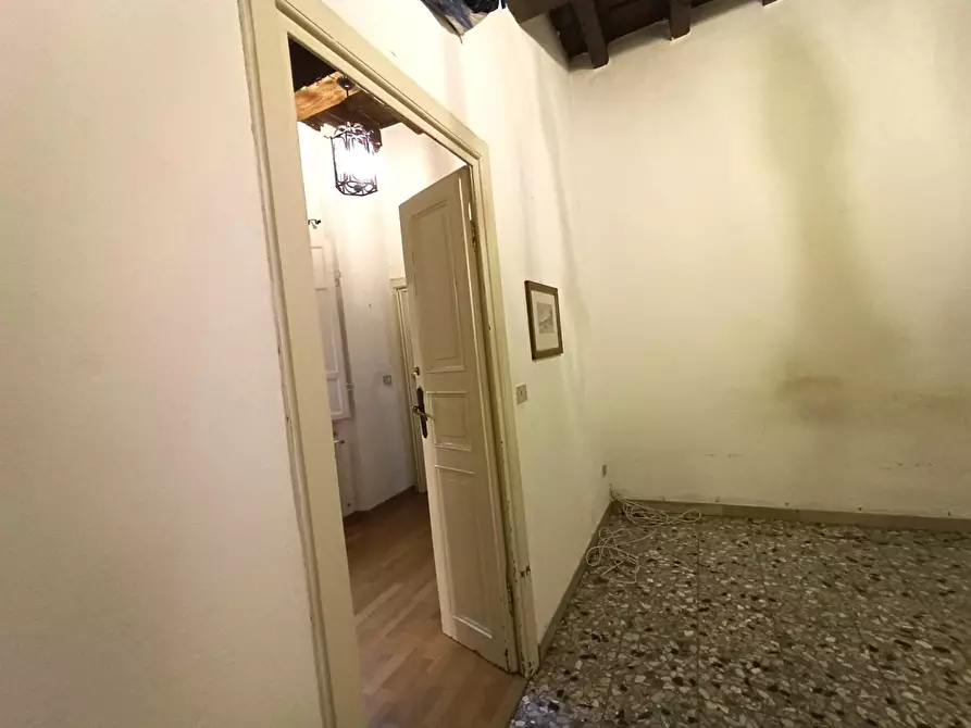 Immagine 8 di Appartamento in vendita  a Lucca