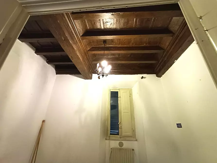 Immagine 9 di Appartamento in vendita  a Lucca