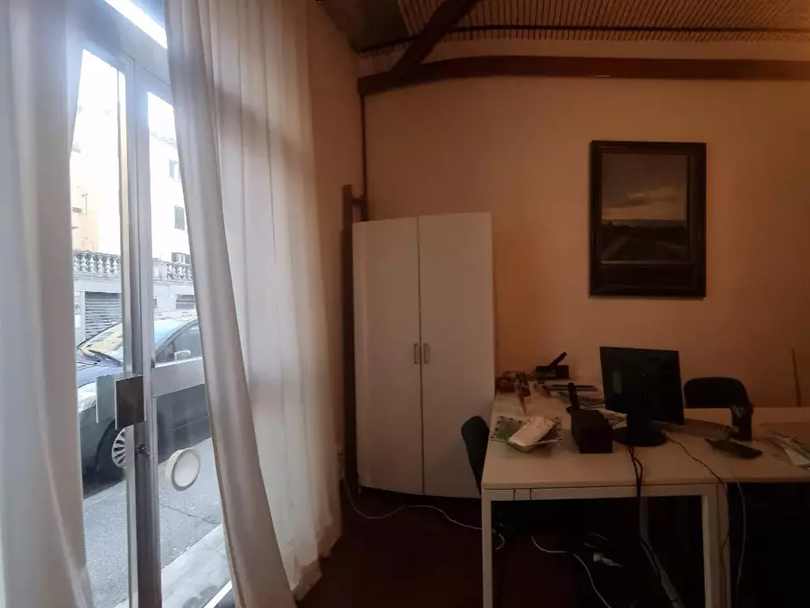 Immagine 5 di Ufficio in vendita  a Livorno