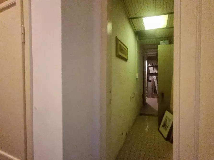 Immagine 11 di Ufficio in vendita  a Livorno