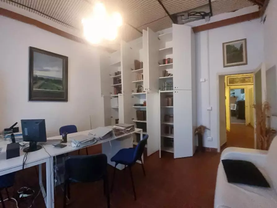 Immagine 2 di Ufficio in vendita  a Livorno