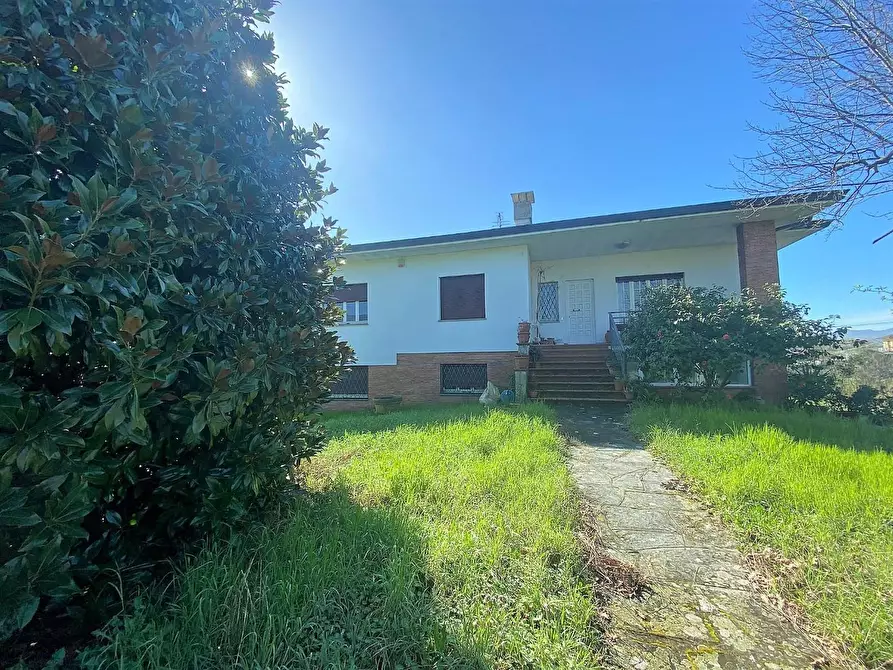 Immagine 5 di Villa in vendita  a Lucca