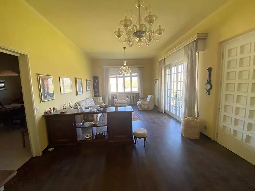 Immagine 9 di Villa in vendita  a Lucca