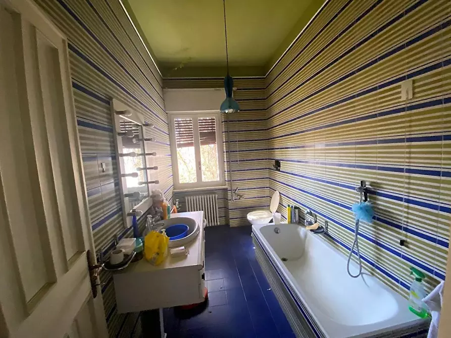 Immagine 20 di Villa in vendita  a Lucca