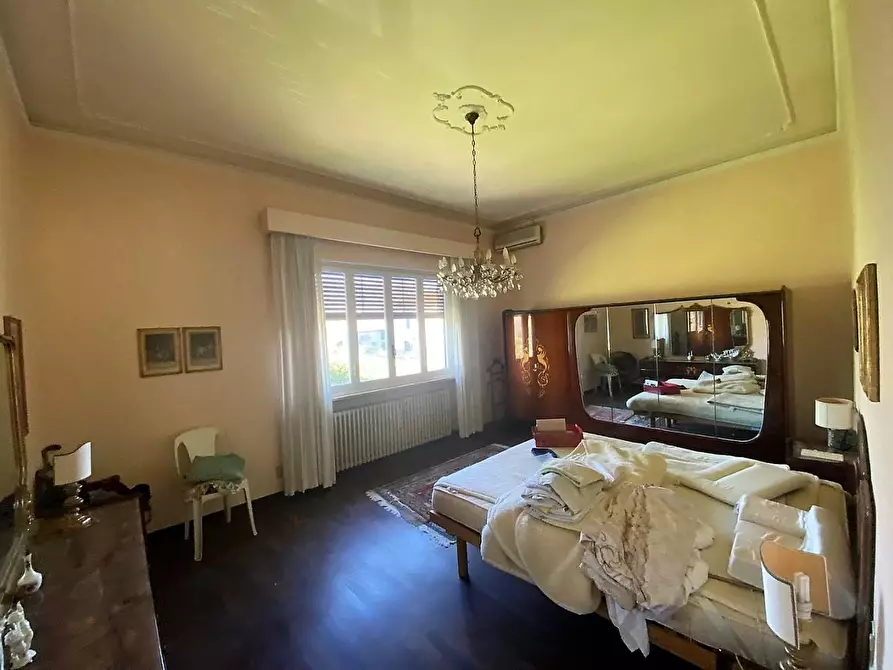 Immagine 16 di Villa in vendita  a Lucca