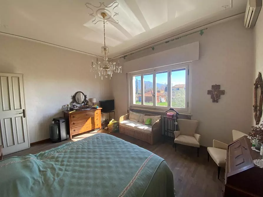 Immagine 21 di Villa in vendita  a Lucca