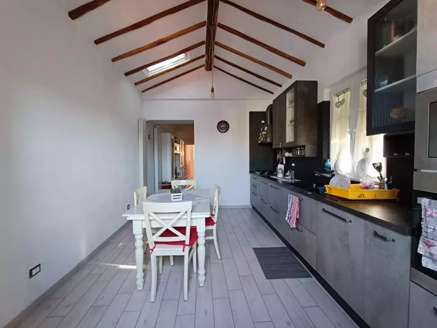 Immagine 2 di Appartamento in vendita  a Massa