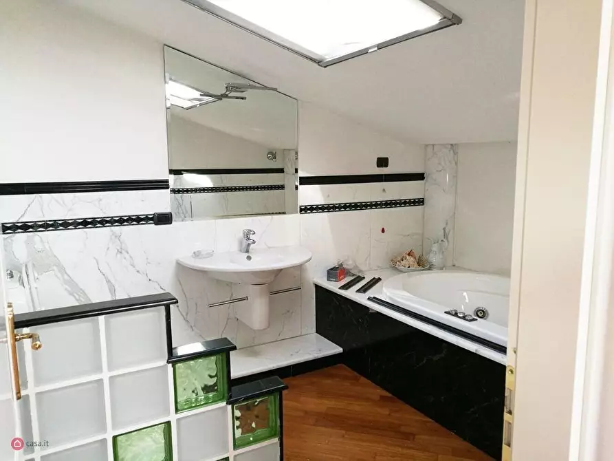 Immagine 20 di Appartamento in vendita  a Carrara