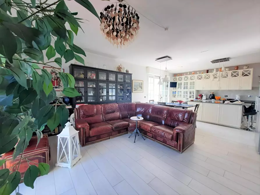 Immagine 7 di Mansarda in vendita  a Cascina