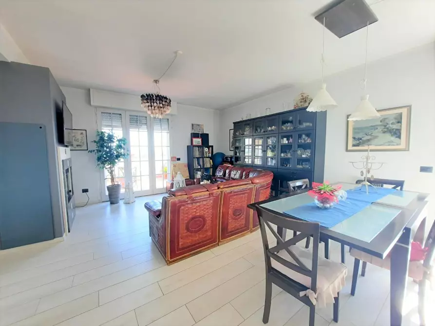 Immagine 2 di Mansarda in vendita  a Cascina