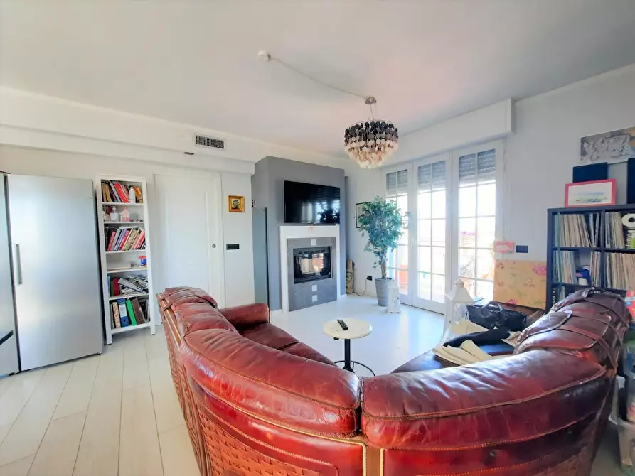 Immagine 4 di Mansarda in vendita  a Cascina