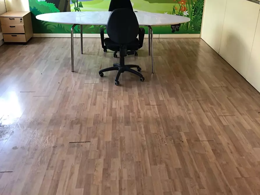 Immagine 9 di Attività artigianale in affitto  a Massa