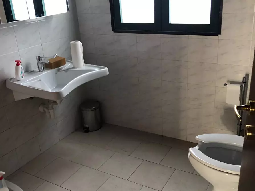 Immagine 7 di Attività artigianale in affitto  a Massa