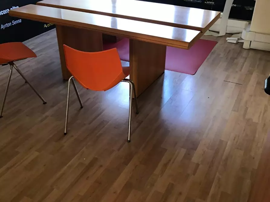 Immagine 11 di Attività artigianale in affitto  a Massa