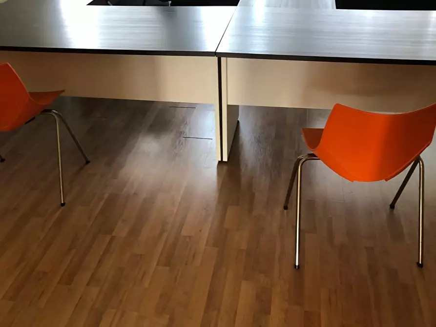 Immagine 12 di Attività artigianale in affitto  a Massa