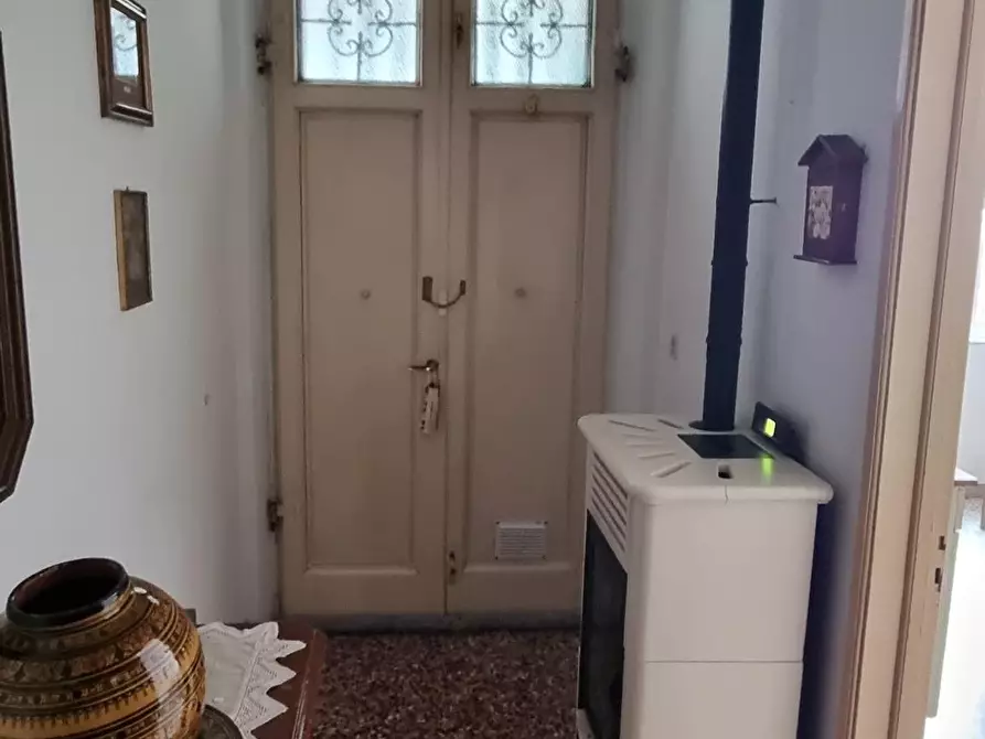 Immagine 2 di Casa indipendente in vendita  a Massa