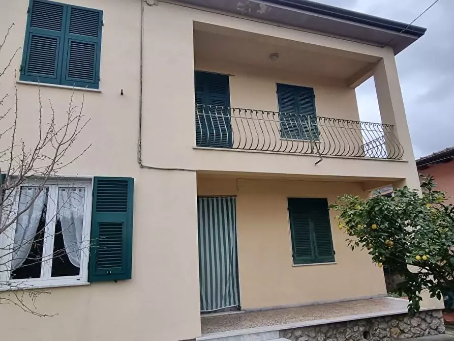 Immagine 1 di Casa indipendente in vendita  a Massa