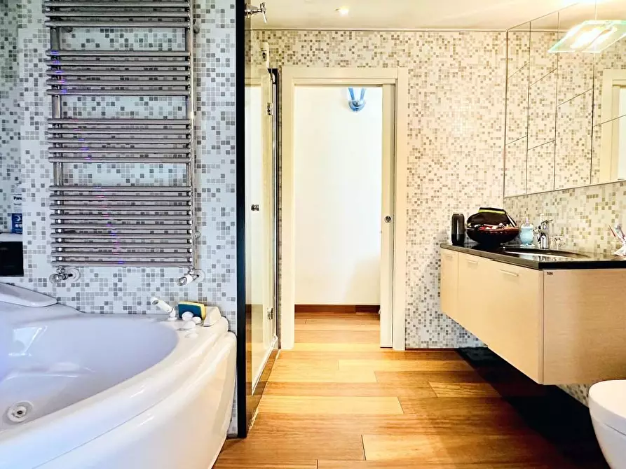 Immagine 32 di Casa bifamiliare in vendita  a Camaiore