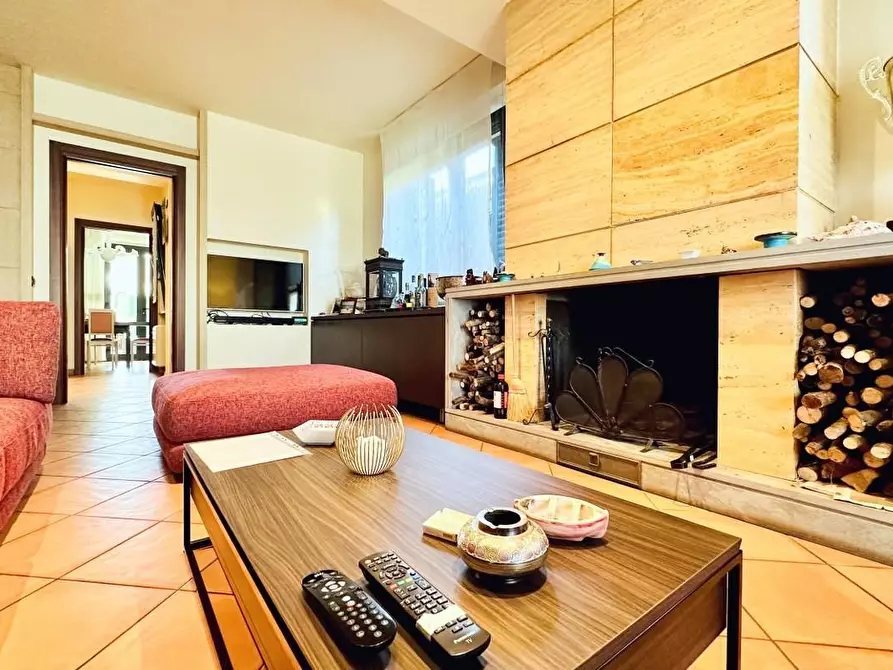 Immagine 8 di Casa bifamiliare in vendita  a Camaiore