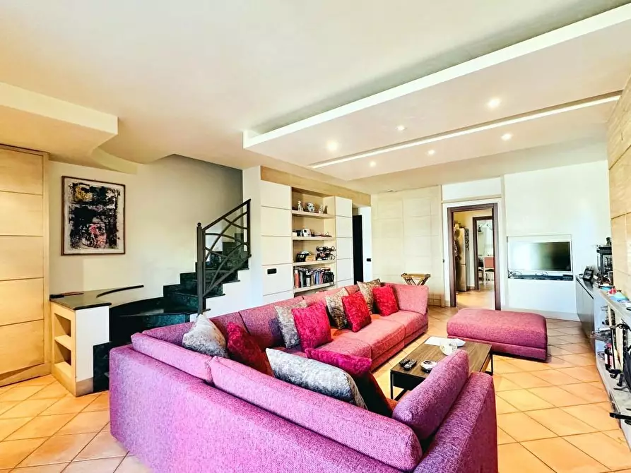 Immagine 5 di Casa bifamiliare in vendita  a Camaiore