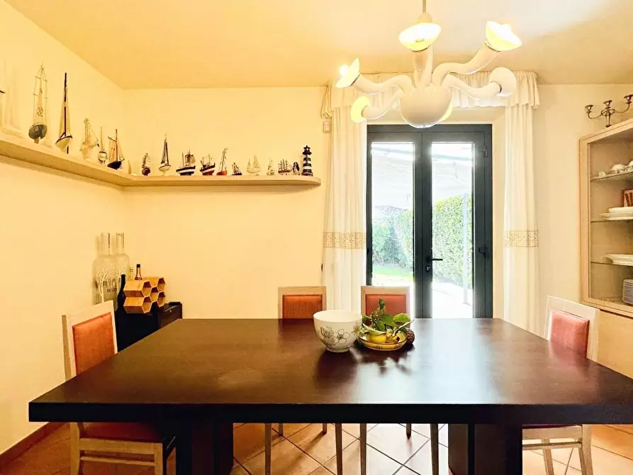 Immagine 12 di Casa bifamiliare in vendita  a Camaiore