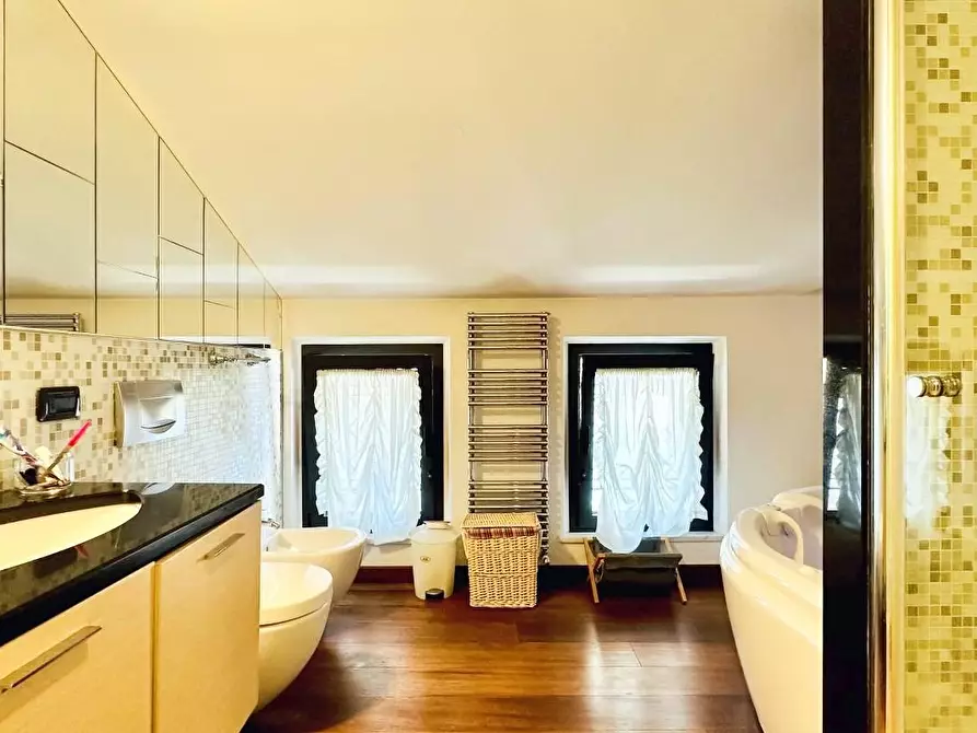 Immagine 30 di Casa bifamiliare in vendita  a Camaiore