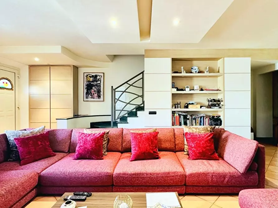 Immagine 6 di Casa bifamiliare in vendita  a Camaiore