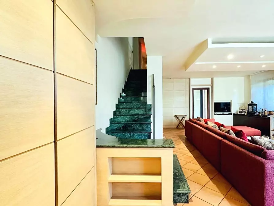 Immagine 2 di Casa bifamiliare in vendita  a Camaiore